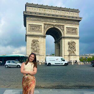 Meet your Posher, Layla